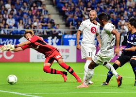 Ｇ大阪－神戸　前半、先制ゴールを決める神戸のペドロジュニオール（右から２人目）＝撮影・中西大二