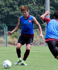 チームに合流した神戸の岩波拓也＝神戸市西区、いぶきの森球技場