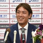 引退会見で晴れやかな笑顔を見せる神戸の相馬＝ノエビアスタジアム神戸（撮影・笠原次郎）