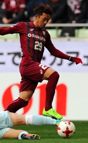 神戸－磐田　後半、ドリブルで猛進する神戸の大森（撮影・斎藤雅志）