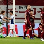 神戸-Ｇ大阪　後半、先制ゴールを奪われ肩を落とす神戸イレブン＝ノエビアスタジアム神戸（撮影・大山伸一郎）