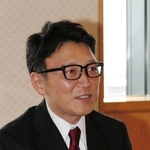 Ｊ１神戸の新社長に就任し、クラブ運営の見直しについて語った立花陽三氏＝神戸市役所