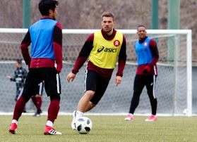 今季の神戸は新主将ポドルスキを中心に躍進を目指す＝２月１５日、神戸市西区、いぶきの森球技場