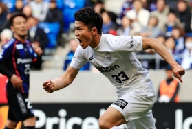 神戸-大阪　後半９５分、ゴールを決め喜ぶ神戸の大槻（撮影・斎藤雅志