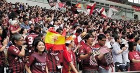 イニエスタ登場で盛り上がる神戸のサポーター＝２６日午前、ノエビアスタジアム神戸（撮影・大山伸一郎）