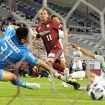 神戸-湘南　後半、神戸のＦＷレアンドロ（１１）のシュートがネットを揺らすも判定はオフサイド