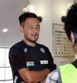リージョ新監督へのつなぎ役として暫定的に指揮することになった林監督＝神戸市須磨区、ユニバー記念競技場