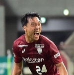 前半、同点のゴールを決め、ガッツポーズをするＤＦ三原（撮影・中西大二）