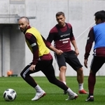 公開練習で汗を流す神戸のイニエスタ＝ノエビアスタジアム神戸（撮影・中西大二）