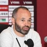 今季を振り返るとともに、来季に向けて補強の必要性を説いた神戸のイニエスタ＝ノエビアスタジアム神戸（撮影・中西大二）