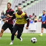 練習に汗を流すイニエスタ＝神戸市兵庫区御崎町１、ノエビアスタジアム神戸（撮影・中西大二）