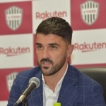 会見でＪ１神戸入団の経緯を話すダビド・ビジャ選手＝１日午後、ノエビアスタジアム神戸（撮影・後藤亮平）