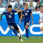 ロシアＷ杯のポーランド戦でクリアする日本代表の山口蛍（左）＝６月、ロシア・ボルゴグラード　　