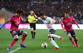 Ｃ大阪-神戸　前半、果敢に攻め込む神戸のダビド・ビジャ＝２２日午後、大阪市、ヤンマースタジアム長居（撮影・辰巳直之）