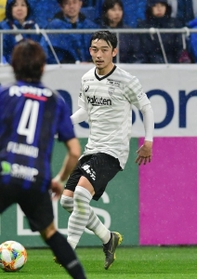 右サイドからリズムを生む神戸の西＝３月30日、パナソニックスタジアム吹田