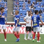 前半、マルコス・ジュニオールに先制ゴールを許し厳しい表情の神戸・ビジャ＝日産スタジアム（撮影・金田祐二）