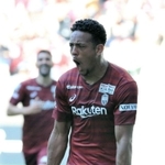 神戸-湘南　後半、先制ゴールを決めて喜ぶ神戸・ウェリントン（撮影・斎藤雅志）