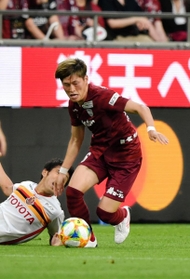 調子を上げ、得点への意欲を見せる古橋＝６月30日、ノエビアスタジアム神戸