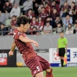 神戸-大分　後半、神戸の山口が左足でシュートを決め、１-０とする＝ノエビアスタジアム神戸（撮影・後藤亮平）