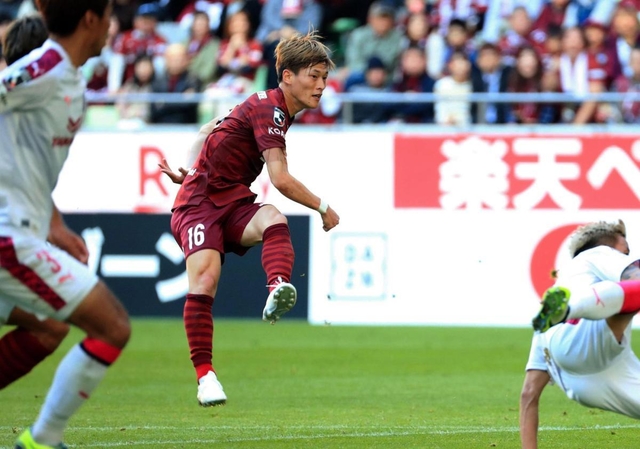 神戸-Ｃ大阪　後半、ゴールを決める古橋（撮影・斎藤雅志）