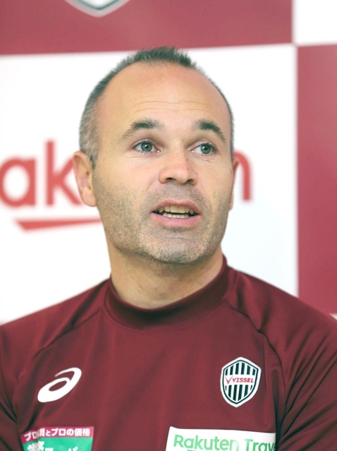 シーズンを振り返るＪ１神戸のイニエスタ＝神戸市西区、いぶきの森球技場（撮影・吉田敦史）