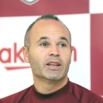 シーズンを振り返るＪ１神戸のイニエスタ＝神戸市西区、いぶきの森球技場（撮影・吉田敦史）