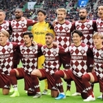 最終節の磐田戦に新ユニホームを着用して臨むＪ１神戸の選手たち＝７日午後、神戸市兵庫区、ノエビアスタジアム神戸（撮影・斎藤雅志）