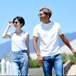 自身がデザインしたサングラスやＴシャツを着用するＪ１神戸の田中順也（右）。宇井愛美さん（左）と夫婦でアパレル事業を展開する（田中選手提供）