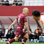 神戸-清水　前半、先制点を決めて喜ぶ神戸のイニエスタ（撮影・後藤亮平）