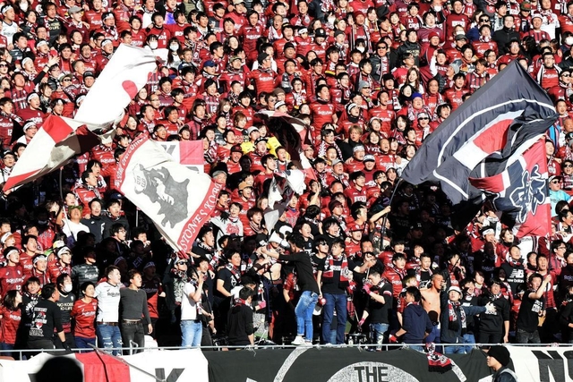 神戸-鹿島　試合前から盛り上がる神戸サポーター＝１日午後、東京都の国立競技場（撮影・中西幸大）