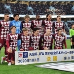 神戸-鹿島　開幕前に記念撮影する神戸イレブン＝１日午後、東京都の国立競技場（撮影・中西幸大）