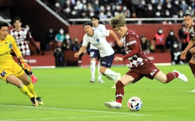 神戸ー横浜ＦＣ　後半、左足で同点ゴールを決める古橋亨梧＝２３日午後、神戸市兵庫区、ノエビアスタジアム神戸（撮影・鈴木雅之）