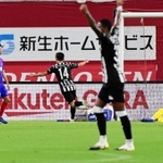 神戸-ＦＣ東京　前半、先制ゴールを決めて駆け出す神戸・安井（１４）＝ノエビアスタジアム神戸（撮影・中西幸大）