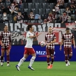 神戸-鹿島　前半、先制点を許し、肩を落とすイニエスタら神戸イレブン　＝ノエビアスタジアム神戸（撮影・鈴木雅之）