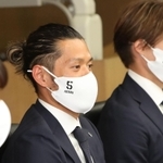 シーズン開幕を前に神戸新聞社を訪れたＪ１神戸の（左から）三浦淳寛監督、山口蛍、酒井高徳（撮影・辰巳直之）