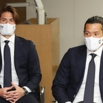 今シーズンの意気込みや日本サッカーへの思いを語る神戸の山口蛍（右）と酒井高徳＝神戸新聞社（撮影・辰巳直之）