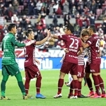 神戸-Ｇ大阪　開幕戦で「阪神ダービー」を制し、神戸の選手たち＝ノエビアスタジアム神戸（撮影・辰巳直之）