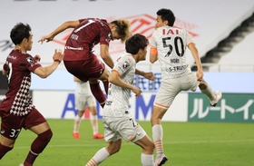 神戸-清水　試合終了間際、神戸の郷家（左から２人目）がヘディングシュートを放つも決まらず、勝ち越せなかった＝ノエビアスタジアム神戸（撮影・吉田敦史）
