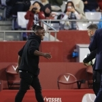 本拠地での清水戦、ハーフタイムに登場したアユブ・マシカ＝ノエビアスタジアム神戸（撮影・吉田敦史）