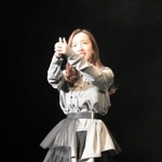 元ＡＫＢ４８の板野友美さん＝豊岡市立野町、豊岡市民会館