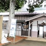 「コウノトリの郷駅」の外観＝豊岡市日撫