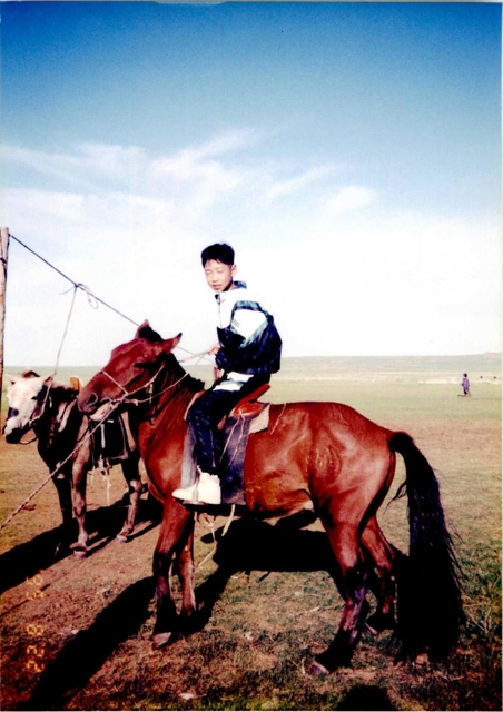 友好使節団のメンバーとして初めてモンゴルを訪れた水谷東洋さん＝１９９５年（本人提供）
