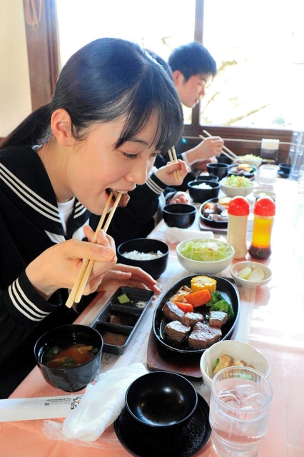 卒業祝いに但馬牛を 新温泉町の中３生に特別給食 但馬 神戸新聞next