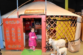 ゲルに入ると遊牧民の生活を体感できる＝日本・モンゴル民族博物館