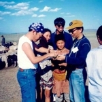 遊牧民と交流する但東町の友好使節団＝モンゴル（日本・モンゴル民族博物館提供）