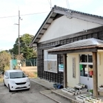通学環境が不便なへき地に県内で唯一存続する余部小学校御崎分校。在籍児童の不在を受け、来年度の休校が決まった＝香美町香住区余部