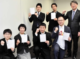 ２０２０年４月に委嘱を受けた地域おこし協力隊のメンバーら＝豊岡市役所