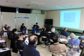 イヌワシの調査結果などが発表された「モニタリング報告会」＝上山高原ふるさと館