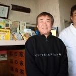 福廼家で弁当を作り続ける社長の福井好二さん（左）と料理長の知之さん＝朝来市和田山町東谷