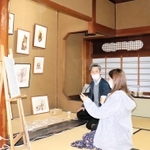 料亭だった建物を改装した「とゞ兵」。リニューアル後の内覧会としてアートイベントなどが開かれた＝豊岡市中央町